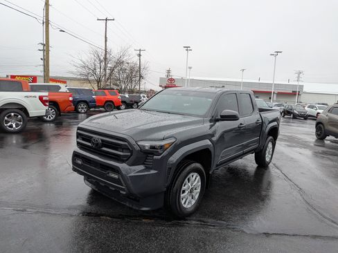 Used 2024 Toyota Tacoma SR5 image 4