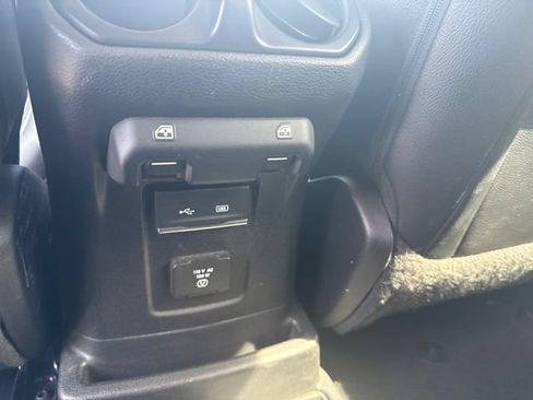 Used 2018 Jeep Wrangler Unlimited Sahara AWD/4WD image 15
