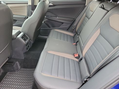 Used 2024 Volkswagen Taos SEL image 6