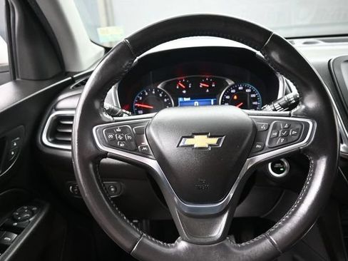 Used 2020 Chevrolet Equinox LT FWD image 2