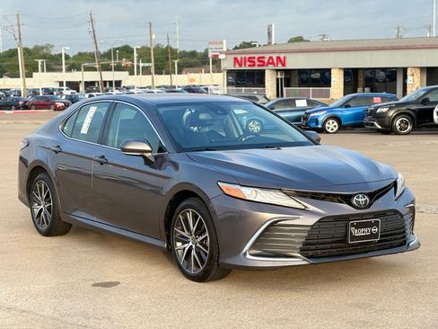 Used 2024 Toyota Camry XLE FWD image 5