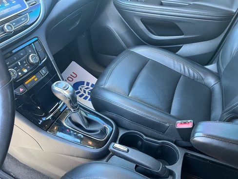 Used 2019 Buick Encore Essence AWD/4WD image 34