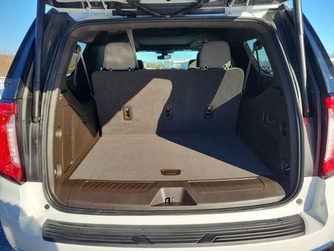 Used 2022 GMC Yukon XL SLT w/ SLT Premium Package image 18