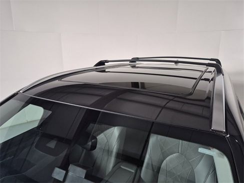 Used 2023 Toyota Highlander Platinum image 12