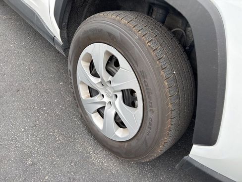 Used 2024 Toyota RAV4 LE image 4