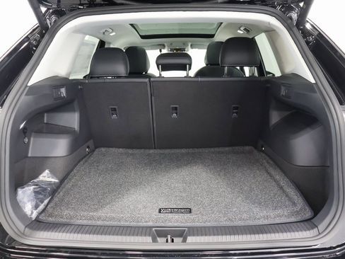 New 2025 Volkswagen Tiguan SE image 26