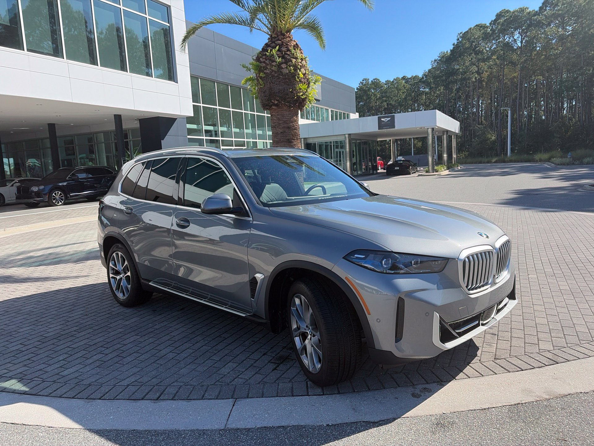 Used 2025 BMW X5 xDrive40i AWD/4WD image 3