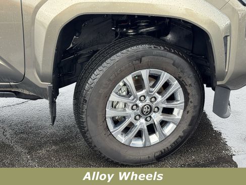 Used 2025 Toyota Tacoma Limited AWD/4WD image 13