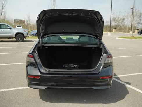 Used 2025 Honda Accord SE image 18