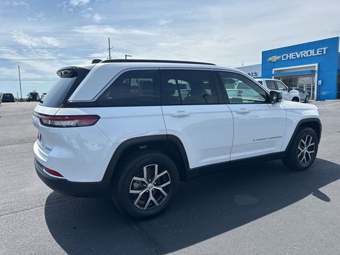 Used 2024 Jeep Grand Cherokee Limited image 11