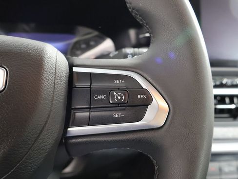 Used 2025 Jeep Compass Latitude AWD/4WD image 42