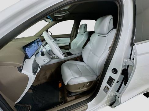 Certified 2026 Genesis GV70 2.5T Advanced image 16