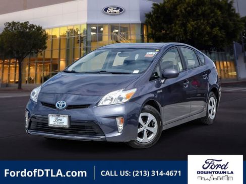 Used 2015 Toyota Prius Two w/ Preferred Accessory Package FWD image 1