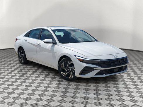 New 2025 Hyundai Elantra SEL image 1