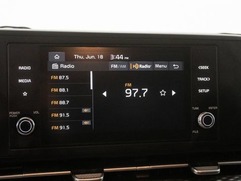 Used 2024 Kia Carnival LX FWD image 21