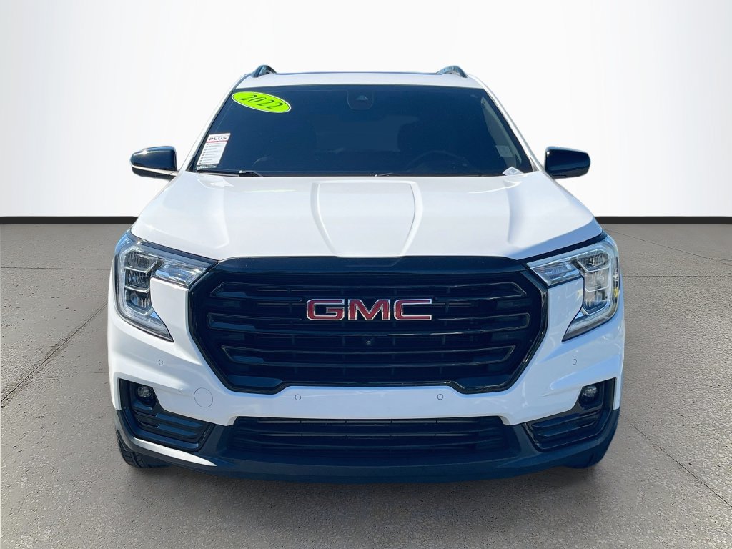 Used 2022 GMC Terrain SLT w/ Tech Package FWD image 2