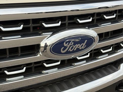 New 2026 Ford F250 Lariat w/ Lariat Premium Package image 9