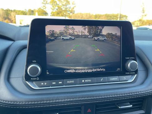 Used 2023 Nissan Rogue S image 11