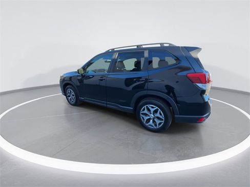 Used 2023 Subaru Forester Premium image 6