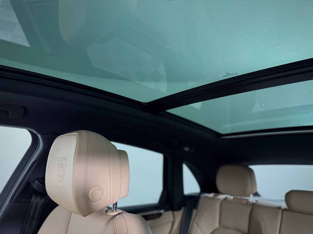Certified 2026 Porsche Macan AWD/4WD image 30