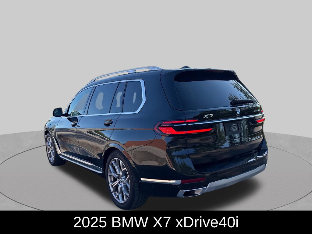 Used 2025 BMW X7 xDrive40i w/ Premium Package AWD/4WD image 3