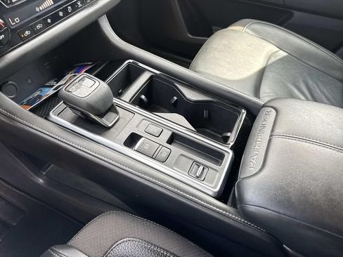 Used 2023 Nissan Pathfinder SL w/ Lighting Package (N92) FWD image 45