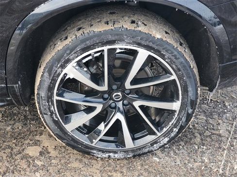 Used 2021 Volvo XC90 T6 Momentum w/ Climate Package image 7