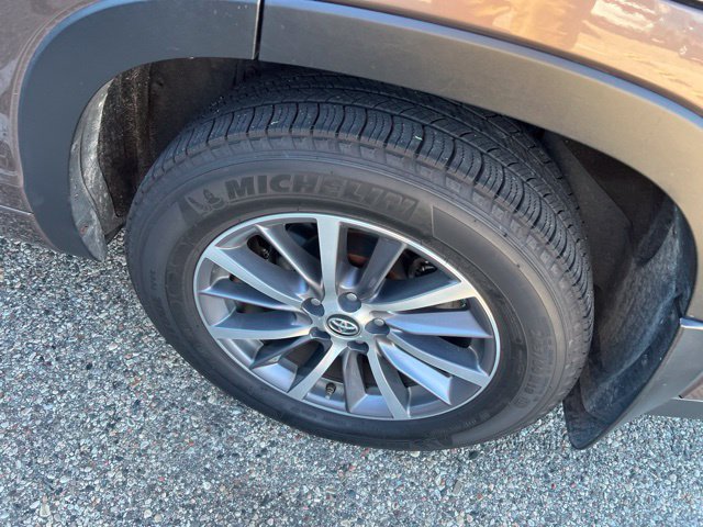 Used 2017 Toyota Highlander XLE AWD/4WD image 9
