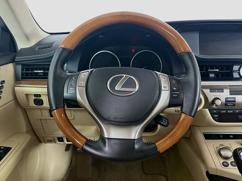 Used 2013 Lexus ES 300h w/ Luxury Pkg FWD image 18