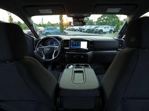 Used 2025 Chevrolet Silverado 1500 LT AWD/4WD image 23
