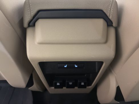 Used 2017 Land Rover Discovery Sport HSE image 28