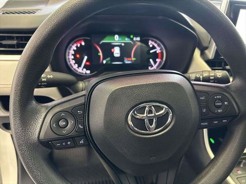 Certified 2025 Toyota RAV4 XLE w/ Convenience Package FWD image 18