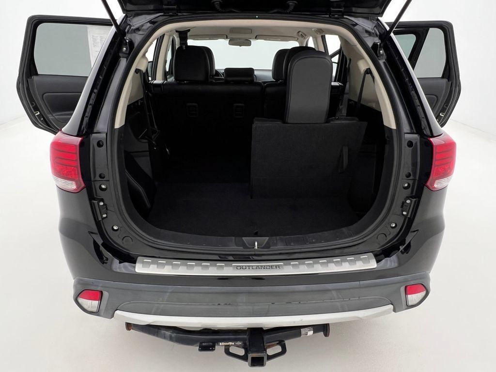 Used 2016 Mitsubishi Outlander SEL AWD/4WD image 24