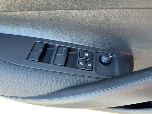 Used 2022 Toyota Corolla LE image 11