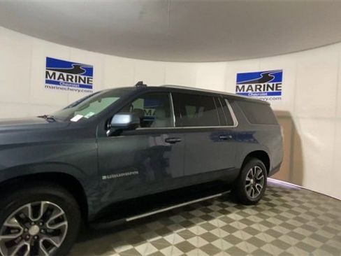 Used 2021 Chevrolet Suburban LT w/ Luxury Package image 7