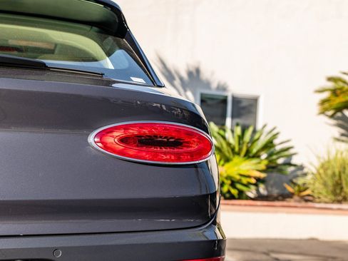 Used 2025 Bentley Bentayga Atelier image 40
