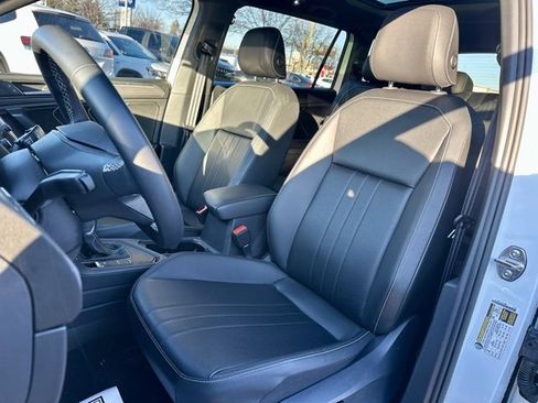 Used 2023 Volkswagen Tiguan SE R-Line image 12