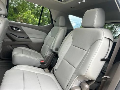 Used 2019 Chevrolet Traverse Premier w/ Driver Confidence II Package FWD image 17