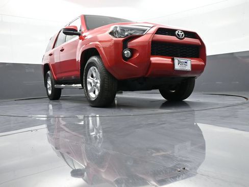 Used 2016 Toyota 4Runner SR5 AWD/4WD image 26