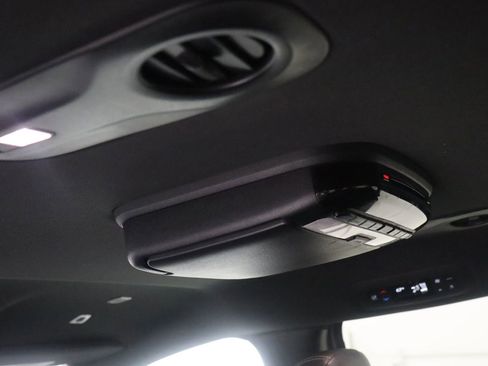 Used 2018 Chrysler Pacifica Touring-L w/ Premium Audio Group image 15