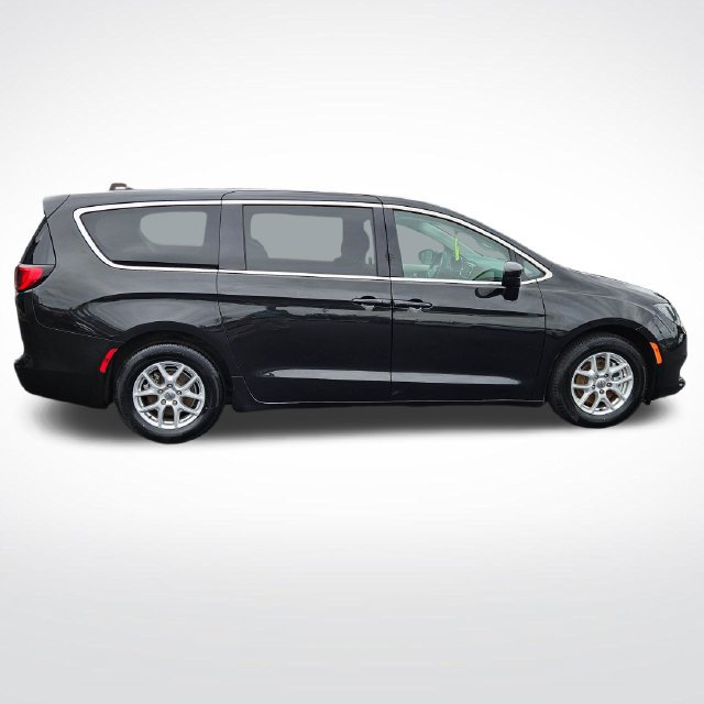 Used 2022 Chrysler Voyager LX FWD image 7