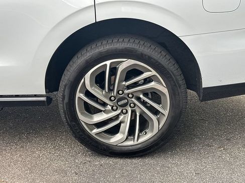 New 2026 Lincoln Navigator Reserve AWD/4WD image 19