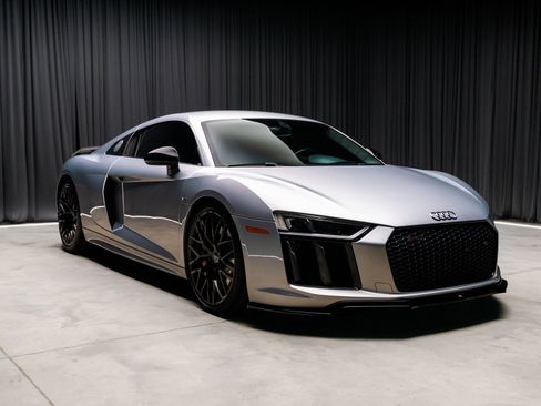 Used 2018 Audi R8 V10 w/ Premium Package image 15