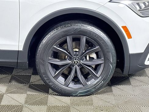 Certified 2022 Volkswagen Tiguan SE image 23