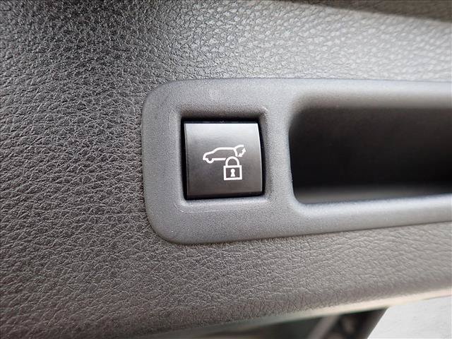 Certified 2025 Toyota Sienna XLE w/ XLE Plus Package AWD/4WD image 9