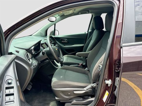 Used 2021 Chevrolet Trax LS w/ Tint and Cruise Package AWD/4WD image 19