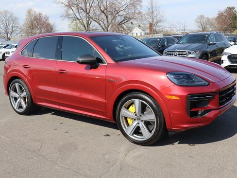 Used 2025 Porsche Cayenne Turbo image 3