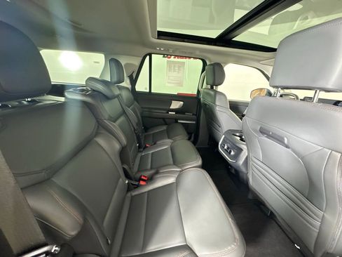 Used 2025 Ford Expedition Active image 49