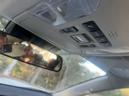 Used 2021 Toyota RAV4 XLE Premium image 24