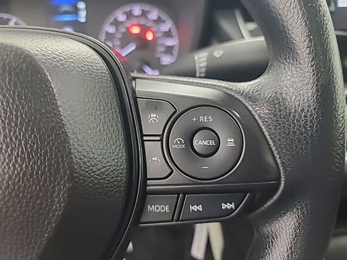 Used 2025 Toyota Corolla LE image 31